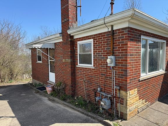 2nd image of 352 Rose Dr