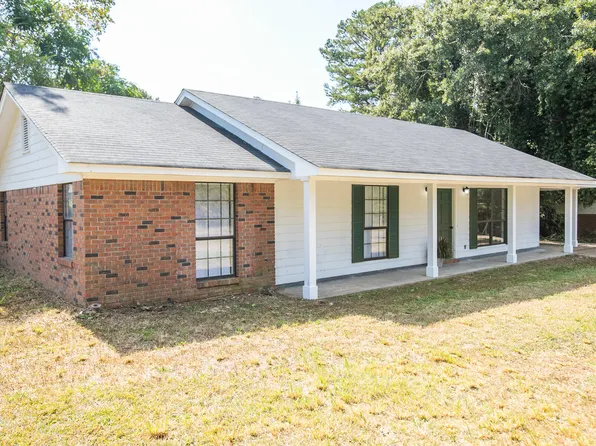 228 E Plum St, Columbus, MS 39702