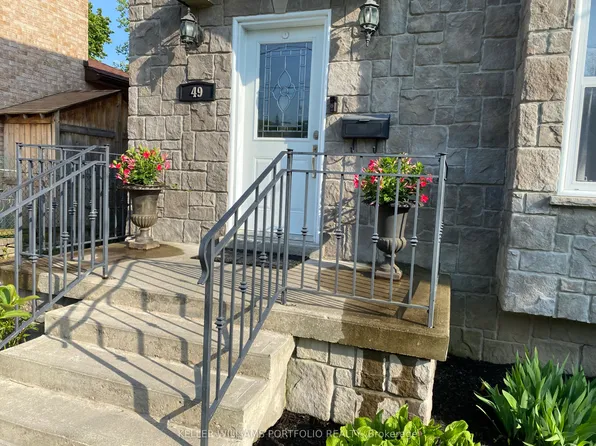 49 Dolphin Dr, Toronto, ON M1L 1N5