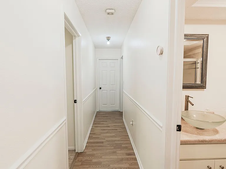 13009 Club Dr — Photo 2