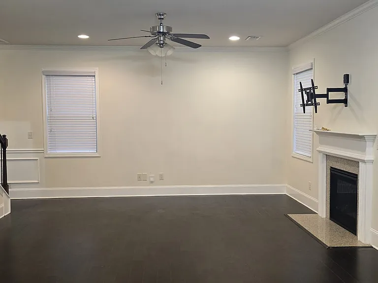 3985 Cordova Ln — Photo 4