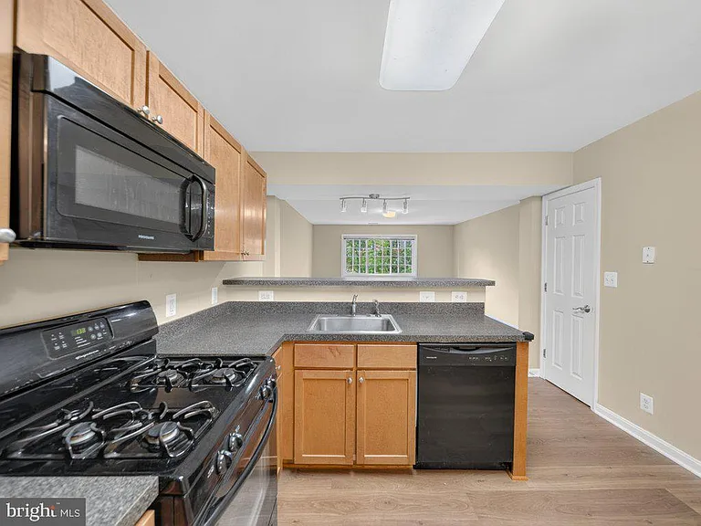 1201 N Van Dorn St — Photo 12