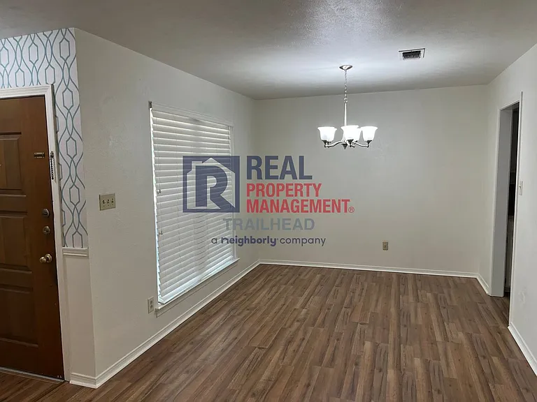 6400 Espana Dr — Photo 6