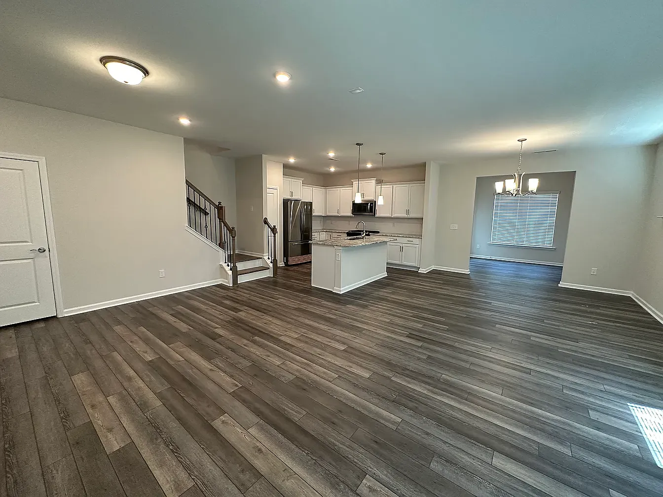 3 bed, 2100 sqft, $2,200 — Photo 3