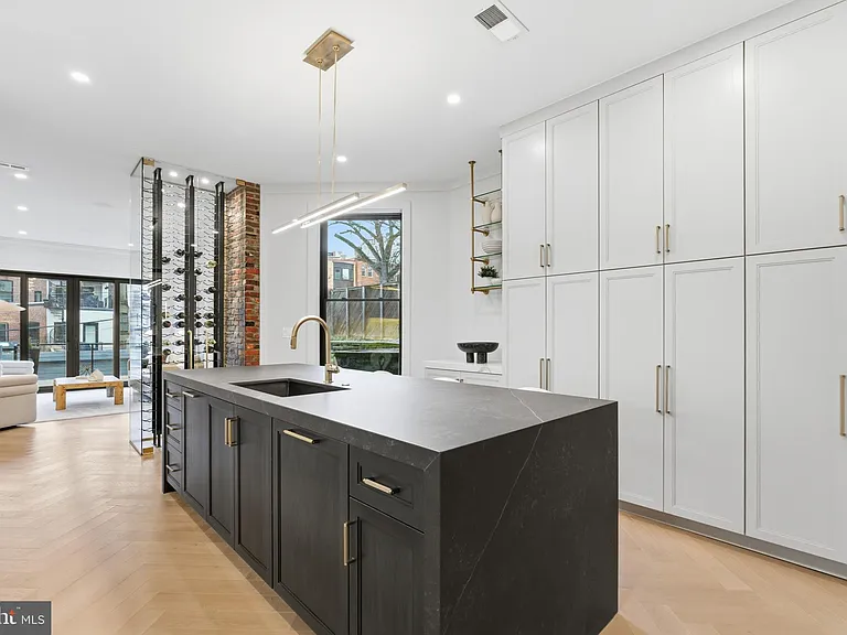1816 Belmont Rd NW — Photo 18