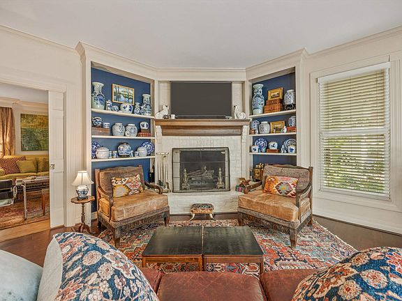 5th image of 1908 Chippendale Dr SE
