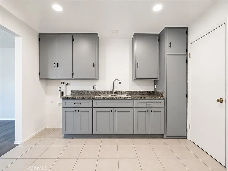 204 N Orange Ave — Photo 3