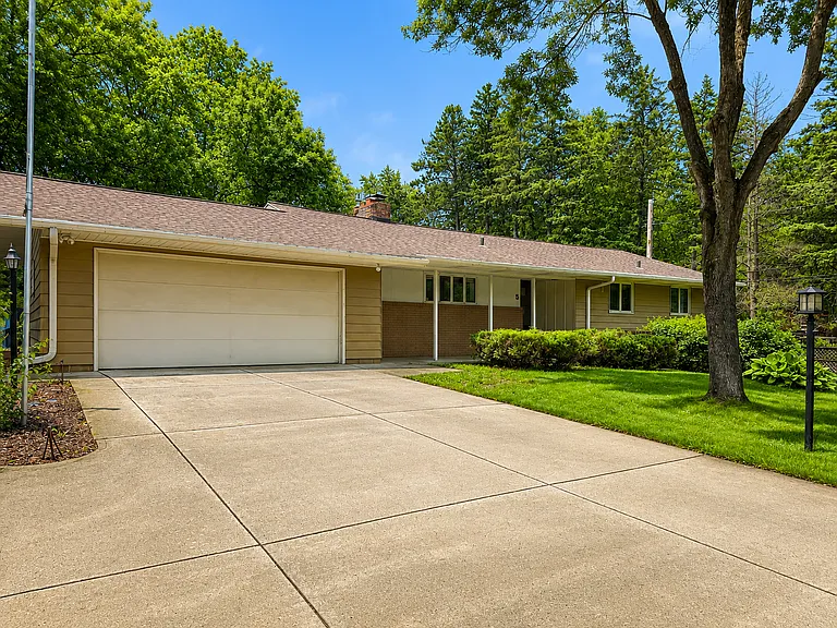 5 Allendale Dr — Photo 1