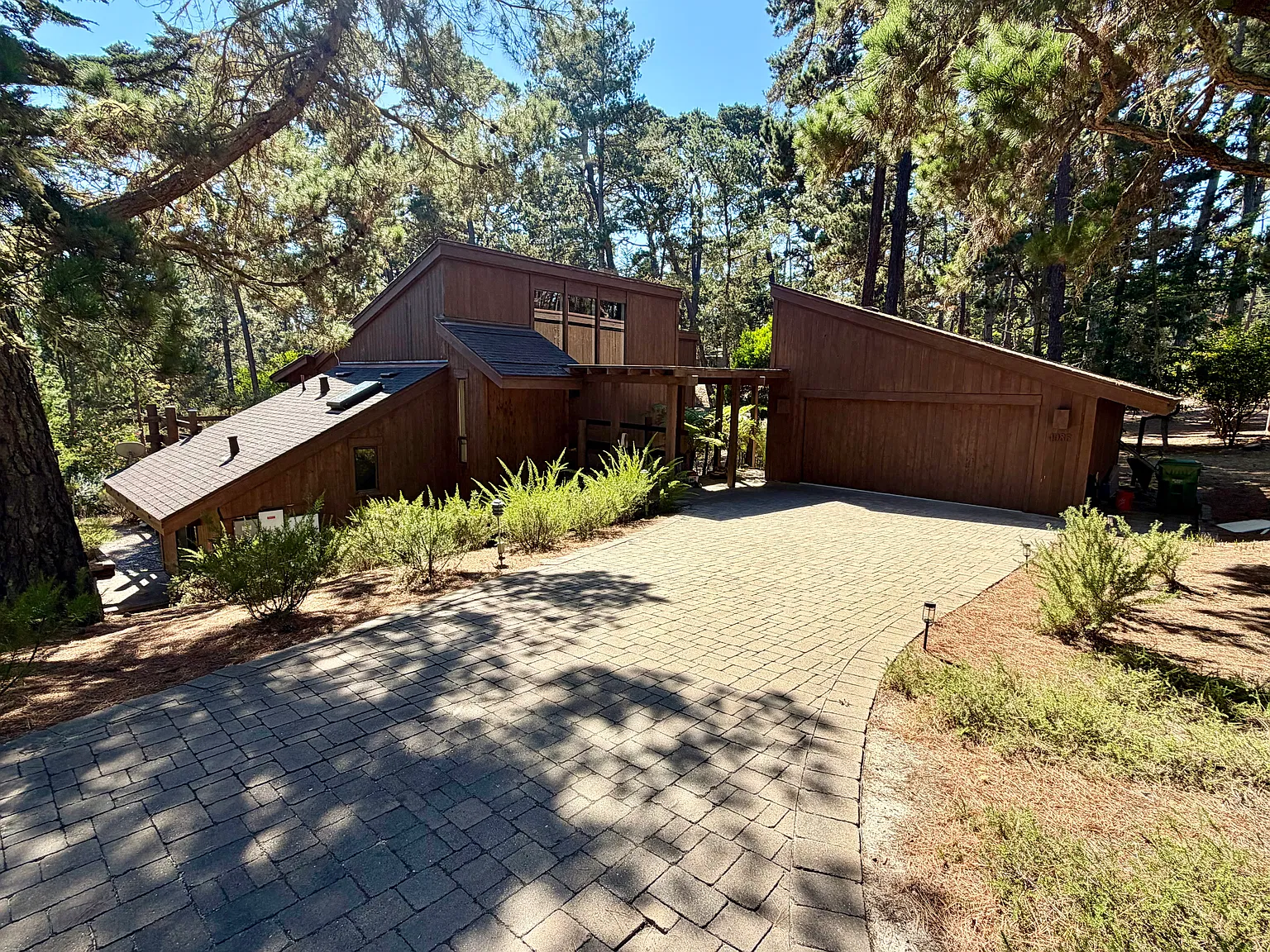 3 bed, 2.5 bath, 2400 sqft, $7,000 — Photo 1