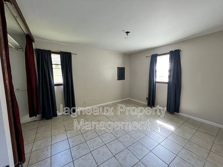 1505 Meadow Dr — Photo 7