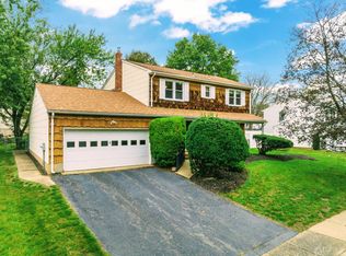8 Meredith Rd, Edison, NJ 08817