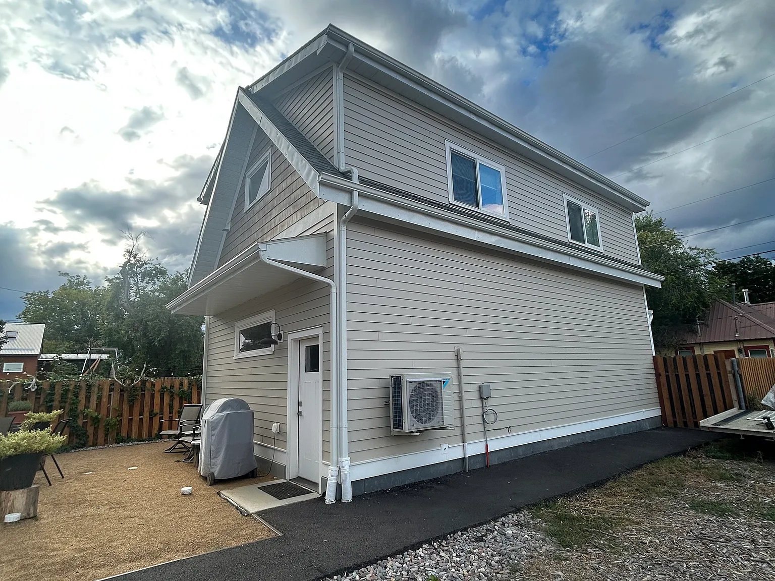 1 bed, 1200 sqft, $2,200 — Photo 2