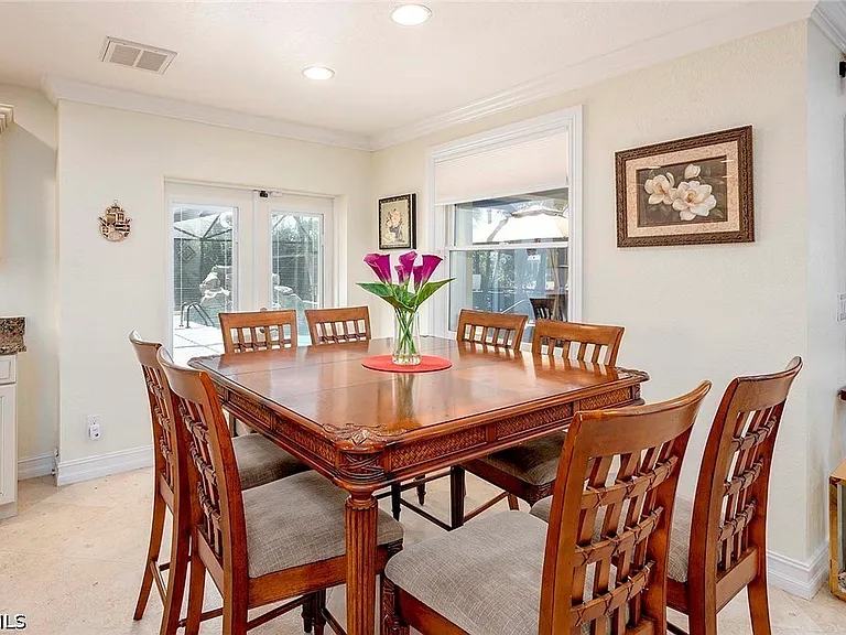 5208 SW 8th Ct — Photo 9