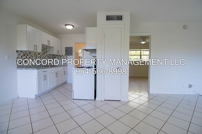1st image of 400 SW 7th Ave APT 10