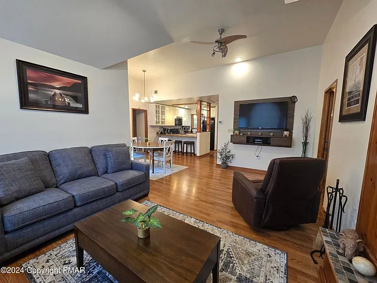 352 Hollow Rd #11 — Photo 6