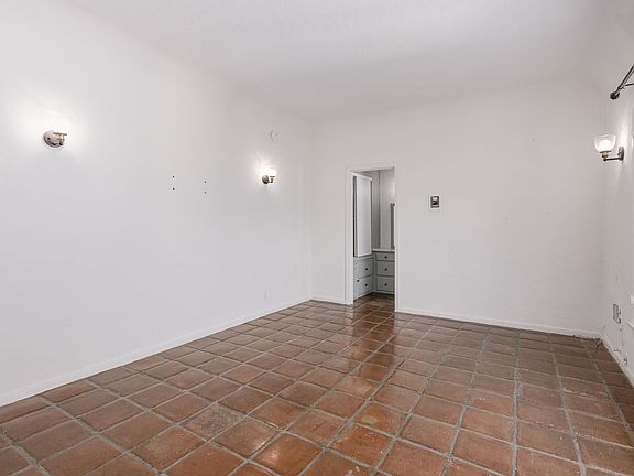 5th image of 1848 N Mariposa Ave #205