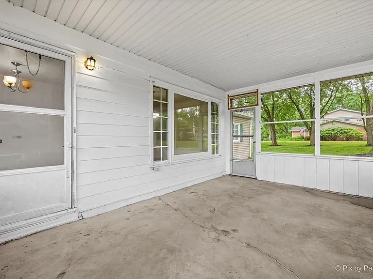 116 S Deerpath Rd — Photo 13