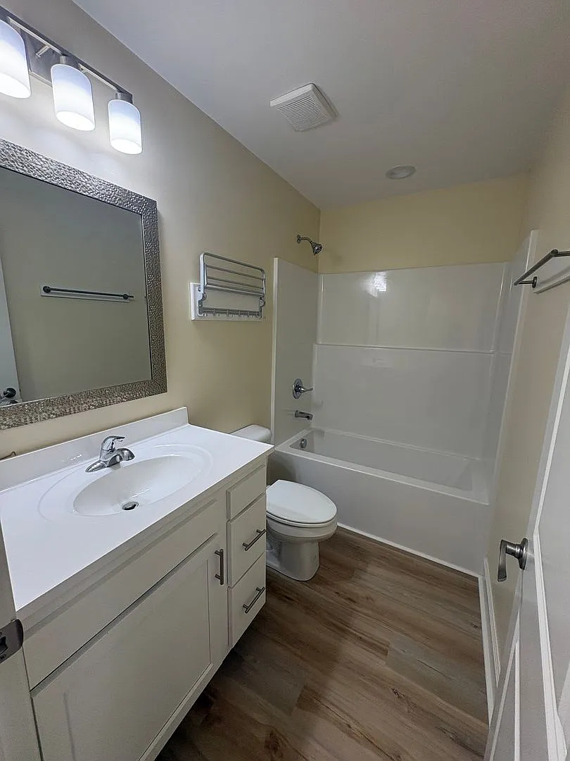 Wayne Michaels Premier Home (elite college living) — Photo 4
