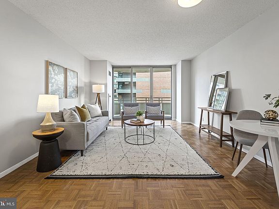 5th image of 4801 Fairmont Ave APT 401