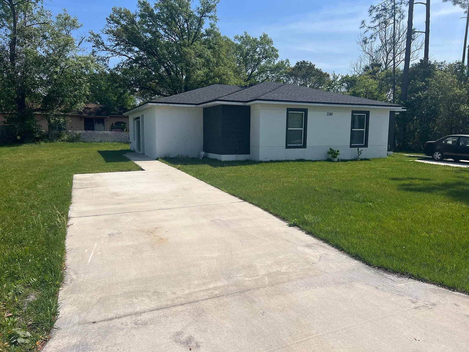 2261 Florida Dr — Photo 3