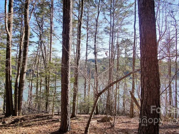 5070 E Harbor View Dr #15, Granite Falls, NC 28630