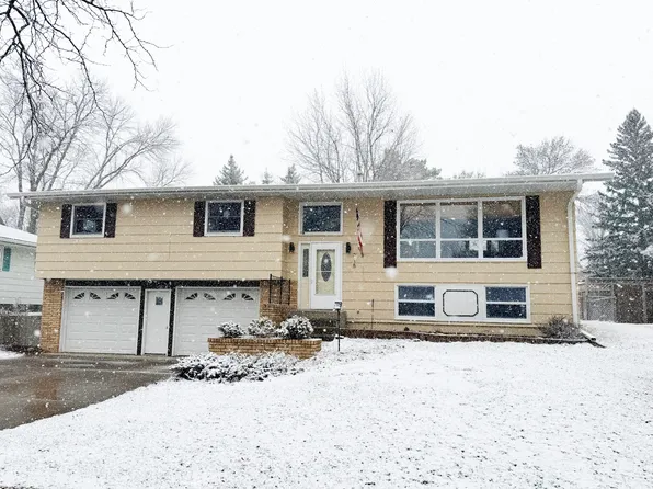 816 18th Ave NE, Aberdeen, SD 57401