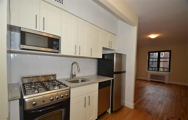 Rented by Buchbinder & Warren | media 4