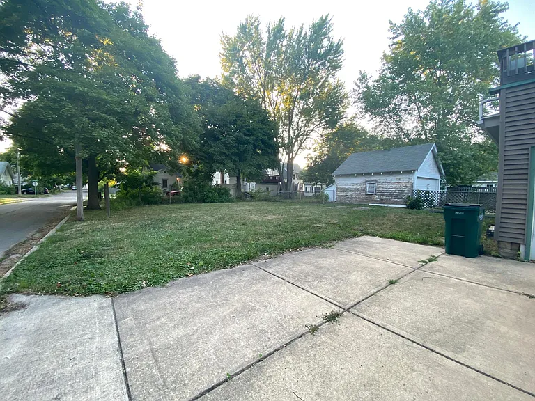 1201 N Jenison Ave — Photo 15