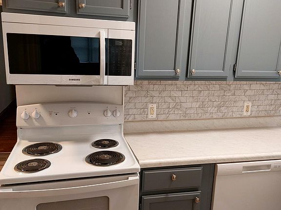 3rd image of 3147 Halliday Ave