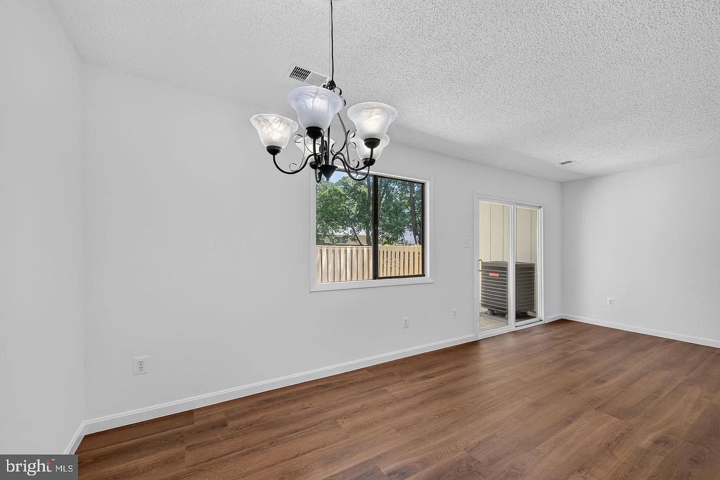 4 bed, 2.5 bath, 1540 sqft, $2,990 — Photo 4