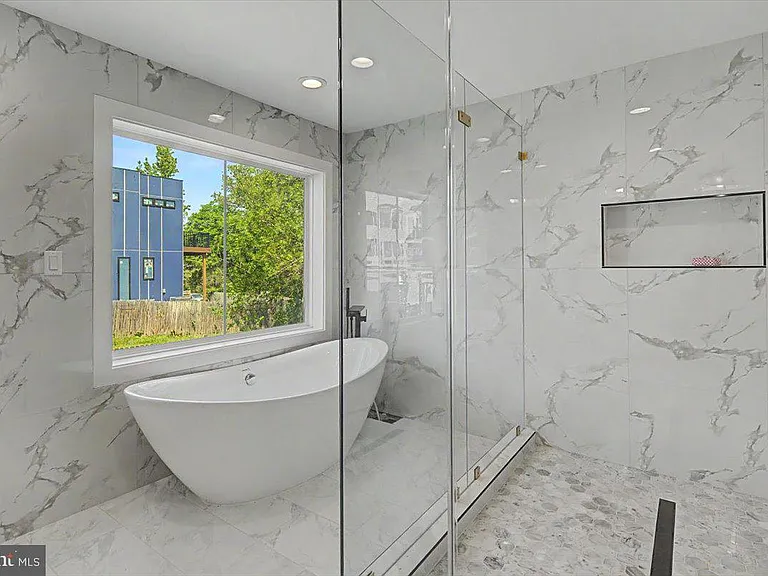 2902 Vista St NE — Photo 47