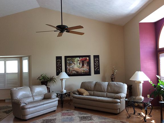 14' ceilings in open LR/DR