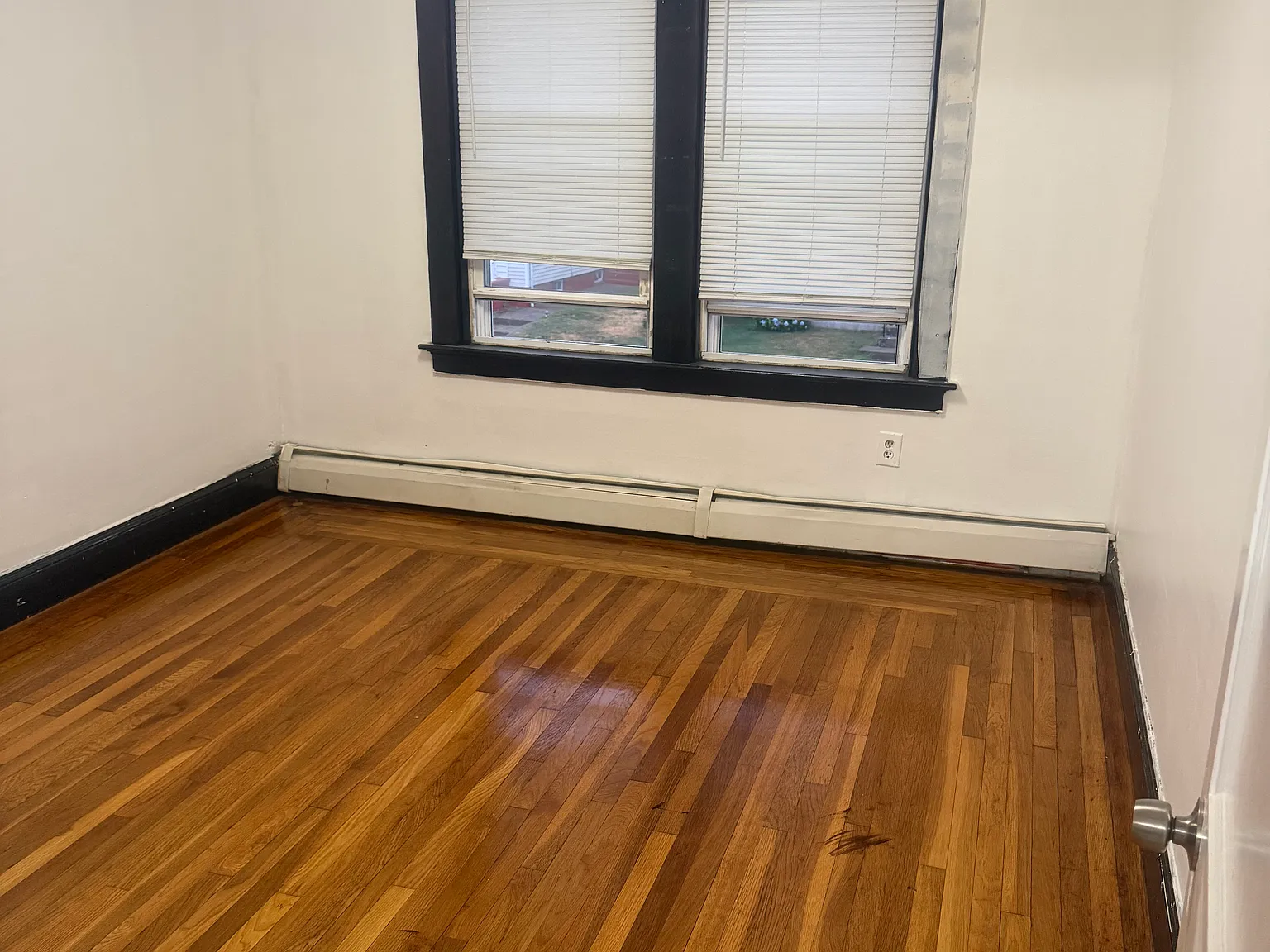 3 bed, 1200 sqft, $2,200 — Photo 2