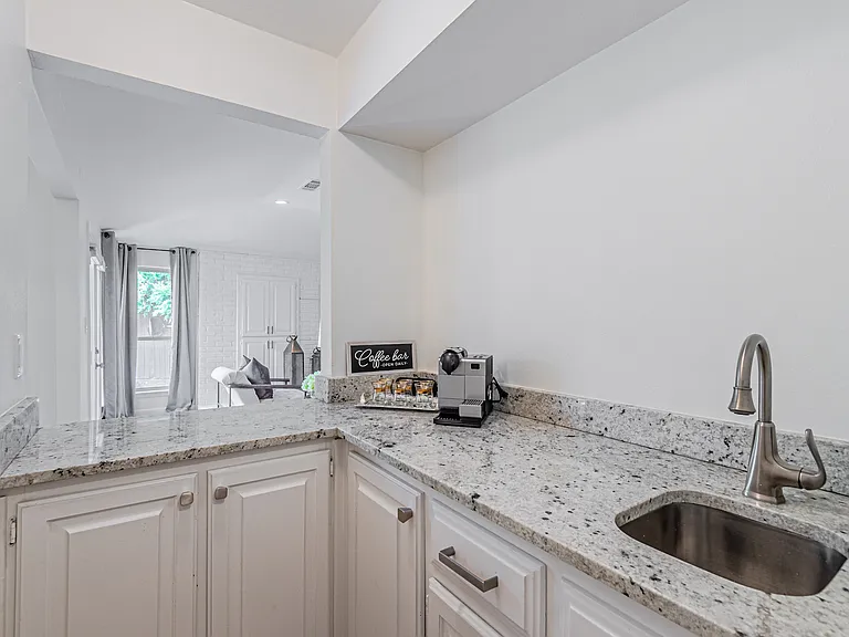6935 Kingshollow Dr — Photo 13