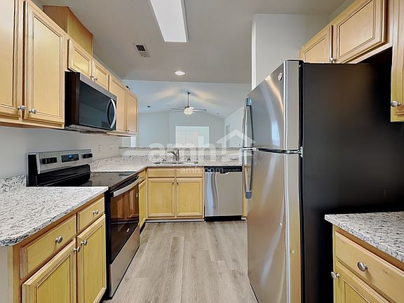 3rd image of 105 Bristol View Cir