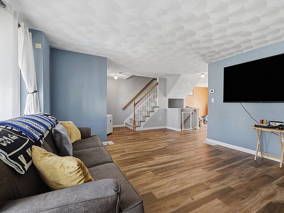 5th image of 28 Groveland Commons Way Unit 28
