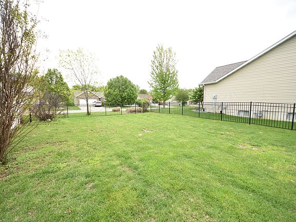 4th image of 118 Stonebridge Manor Dr