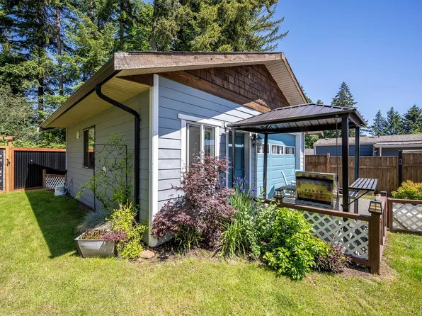 2102 Stadacona Dr, Comox, BC V9M 3P7