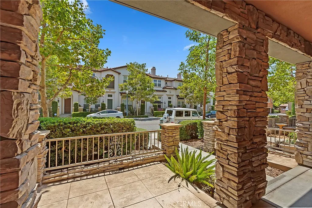 3 bed, 3.5 bath, 1430 sqft, $3,850 — Photo 1