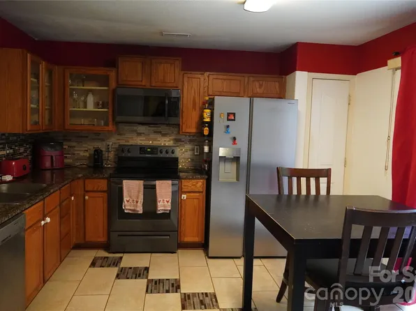 2740 Meadow Knoll Dr, Charlotte, NC 28269