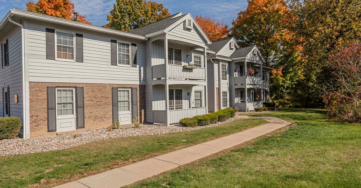 Wood Creek Apartments — Photo 2
