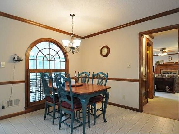 5th image of 3040 Arbor Woods Dr