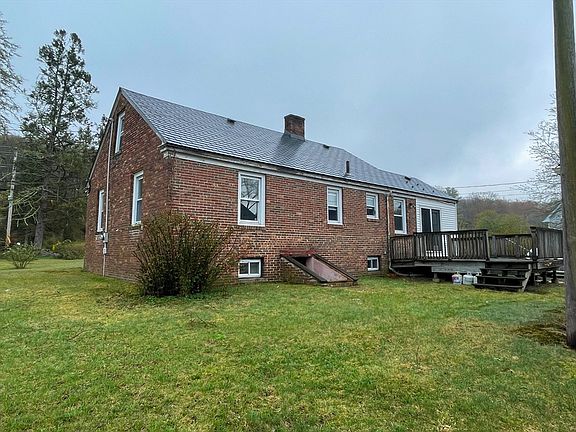 3rd image of 1768 E Mountain Rd