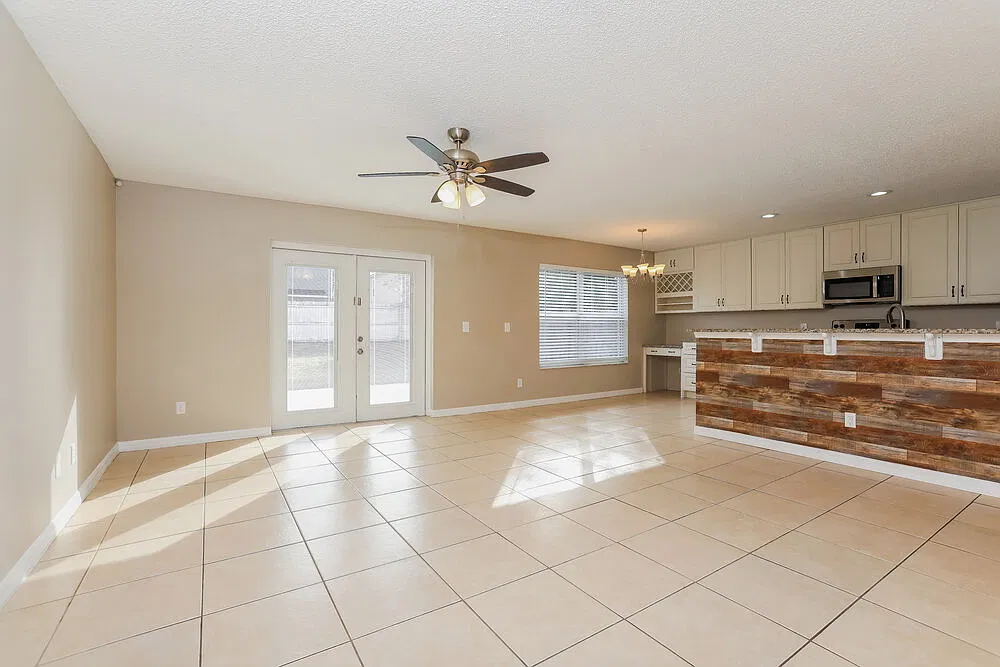 4 bed, 2.5 bath, 1695 sqft, $3,950 — Photo 4