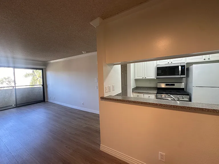 Hyde Park Apts — Photo 11