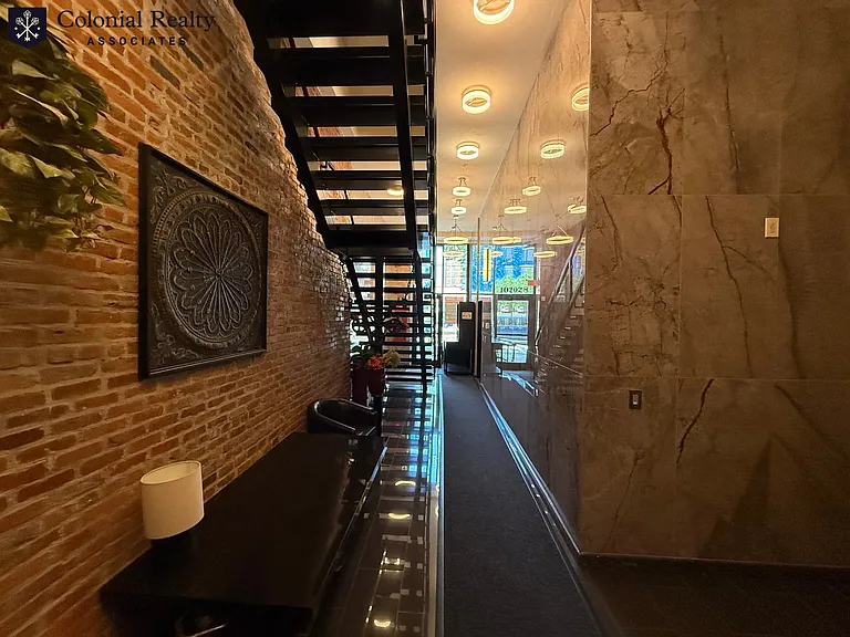 1028 Commonwealth Ave #204 — Photo 6