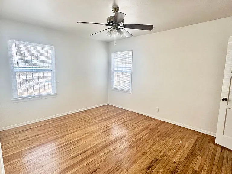 713-715 E Cocoa St — Photo 10