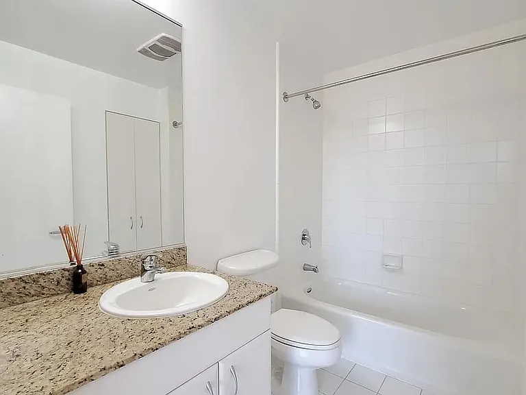 260 King St #673 — Photo 12