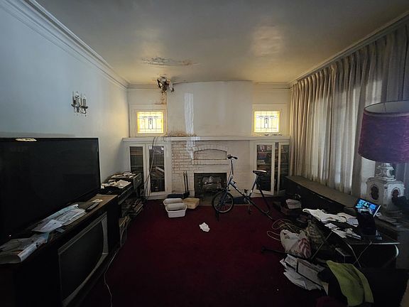 3rd image of 8028 S Bennett Ave