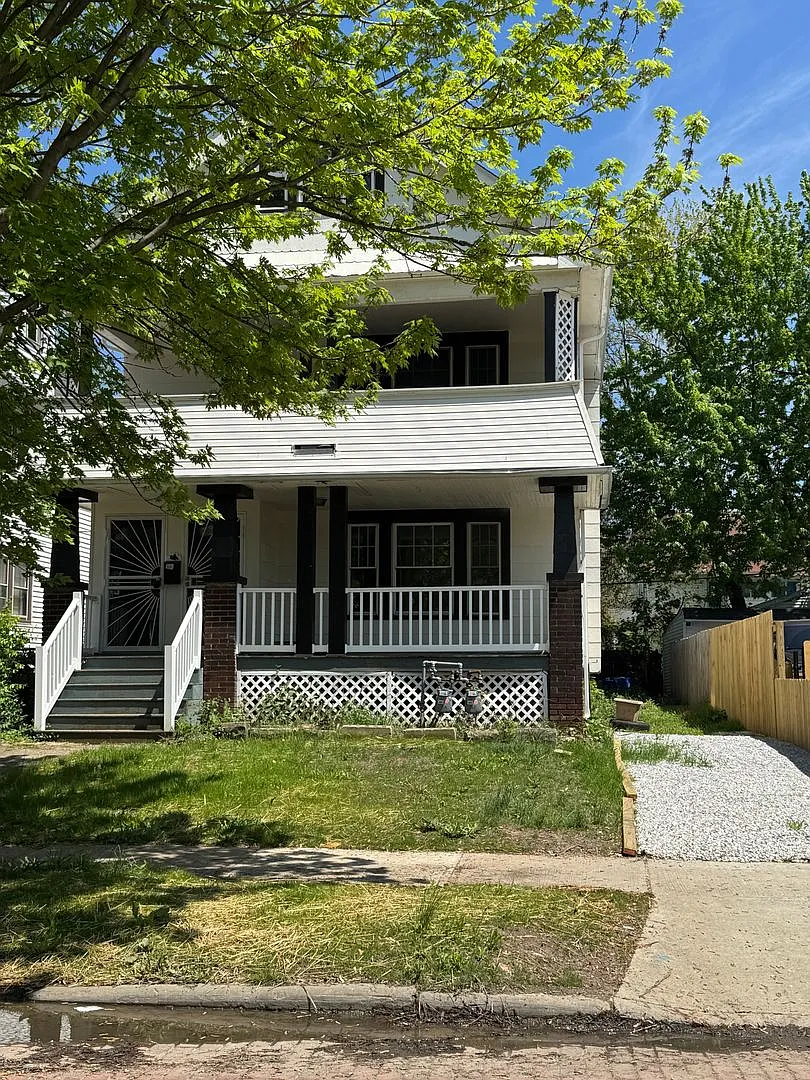 3049 W 116th St photo 1